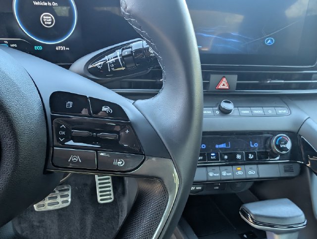 Certified 2025 Hyundai Elantra SEL FWD image 18