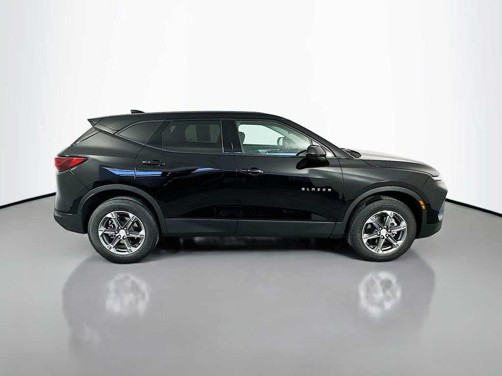 Used 2025 Chevrolet Blazer LT FWD image 8