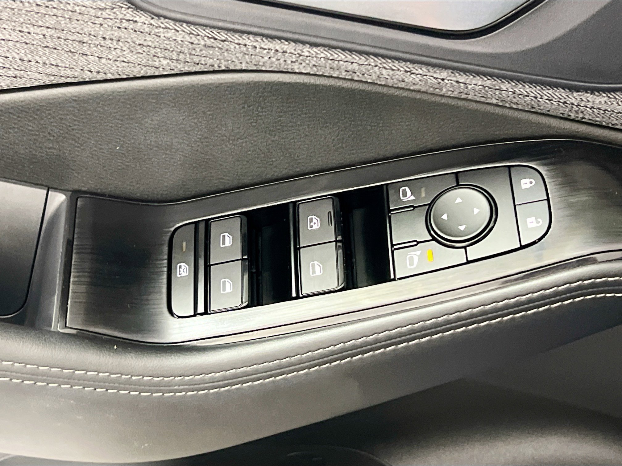 Used 2023 Nissan Rogue SV FWD image 16