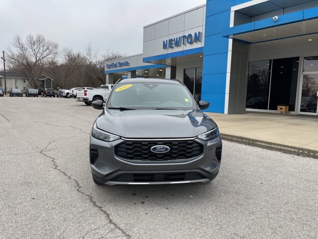 Used 2025 Ford Escape ST-Line w/ Equipment Group 301A image 2