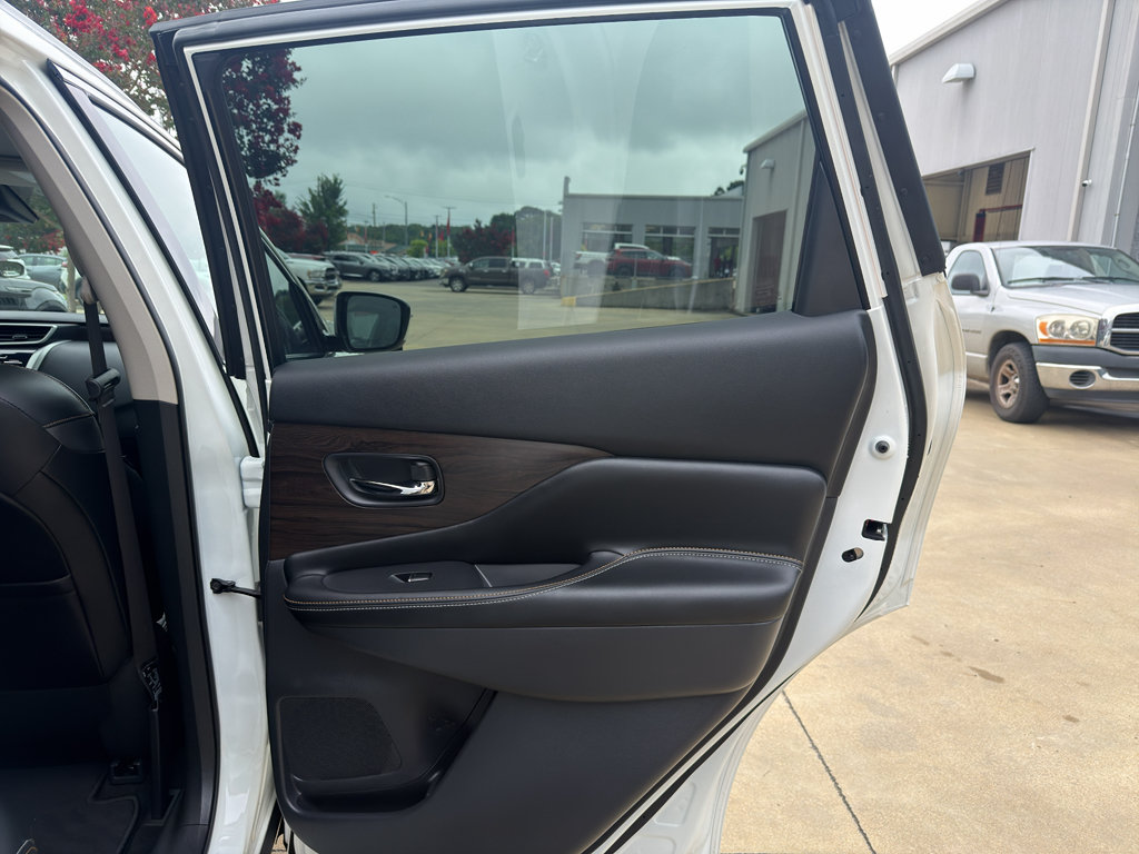 Certified 2024 Nissan Murano Platinum w/ Cargo Package FWD image 16