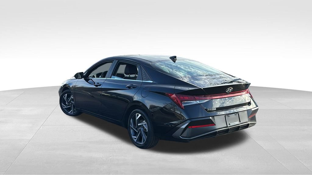 Used 2025 Hyundai Elantra Limited image 5