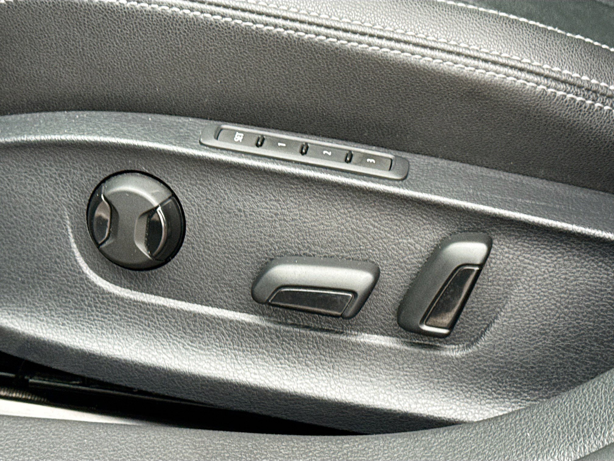 Used 2020 Volkswagen Passat 2.0T SEL image 24