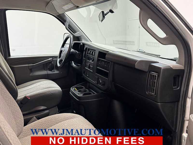 Used 2017 Chevrolet Express 2500 RWD image 26