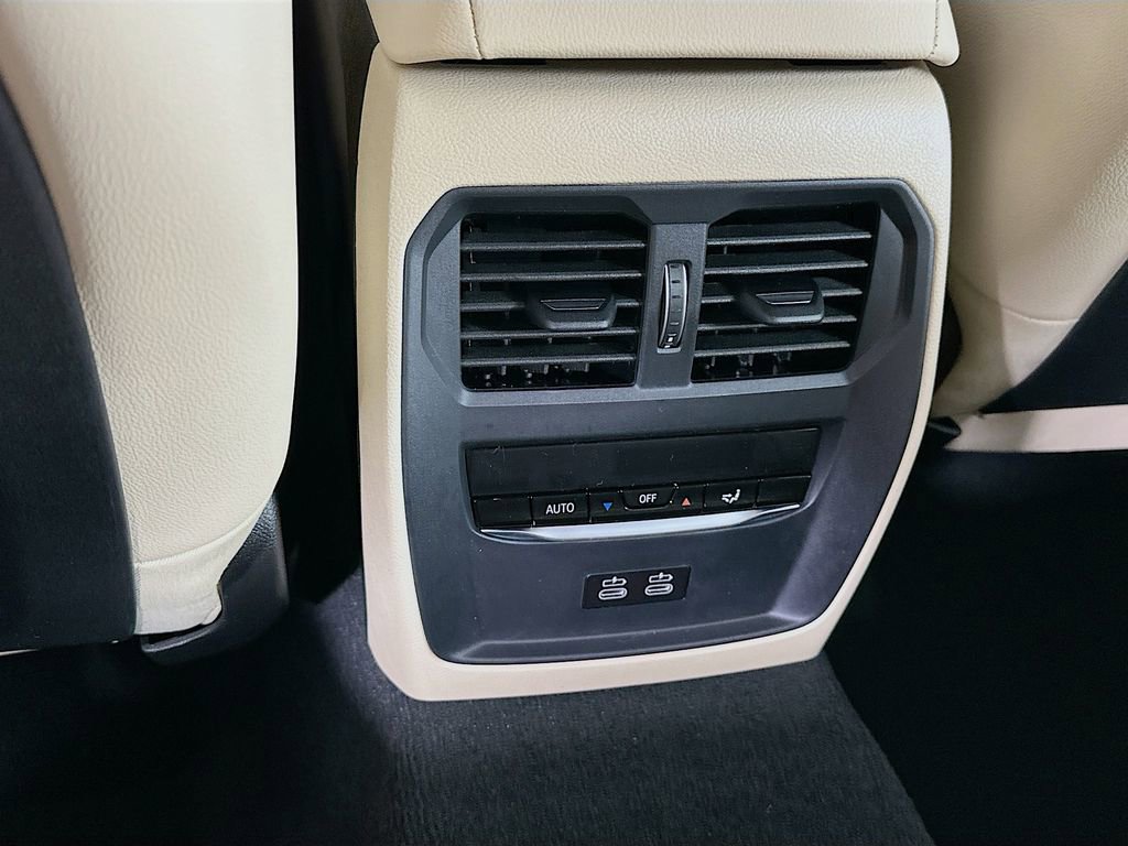 New 2026 BMW 330i xDrive Sedan w/ Convenience Package image 33