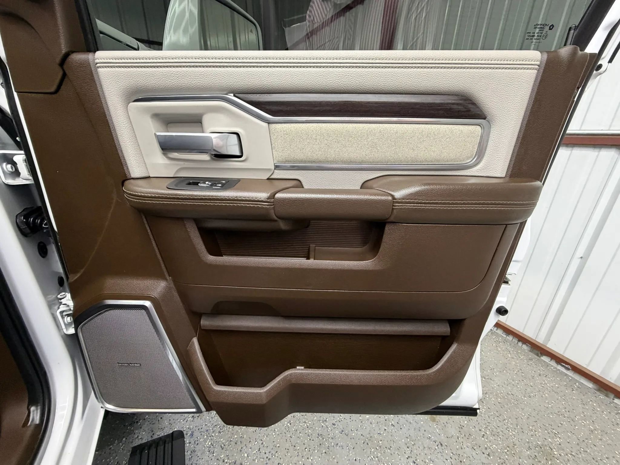 Used 2025 RAM 3500 Laramie AWD/4WD image 13