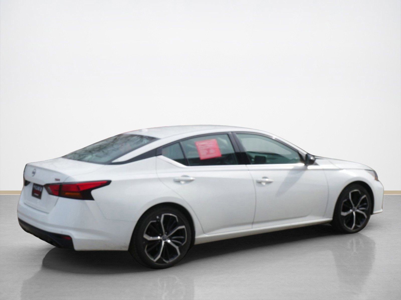 Used 2023 Nissan Altima 2.5 SR image 3