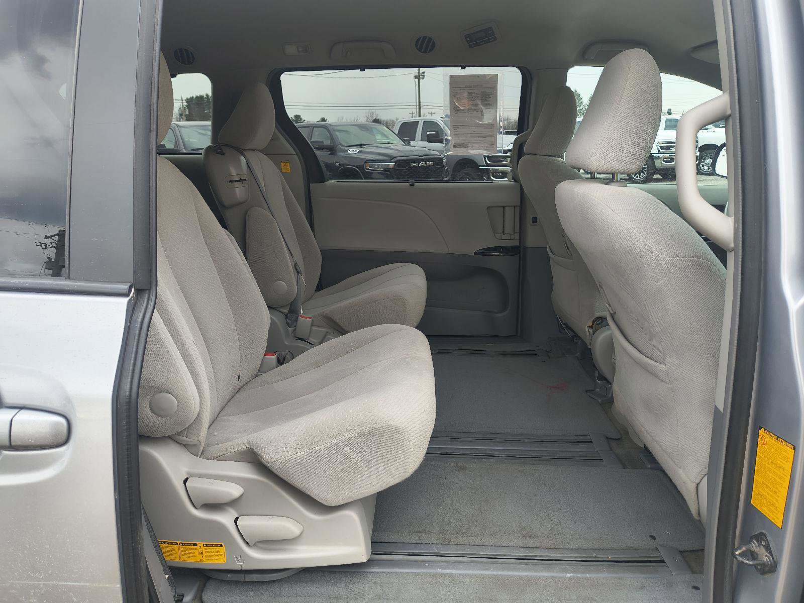 Used 2013 Toyota Sienna LE w/ Towing Pkg image 25