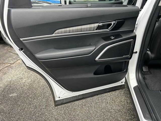 Used 2024 Kia Telluride EX w/ EX Captain's Chair Package image 13