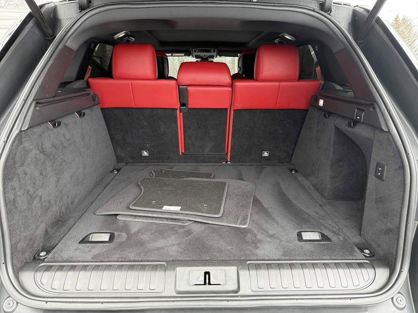 Used 2020 Land Rover Range Rover Sport HST image 34