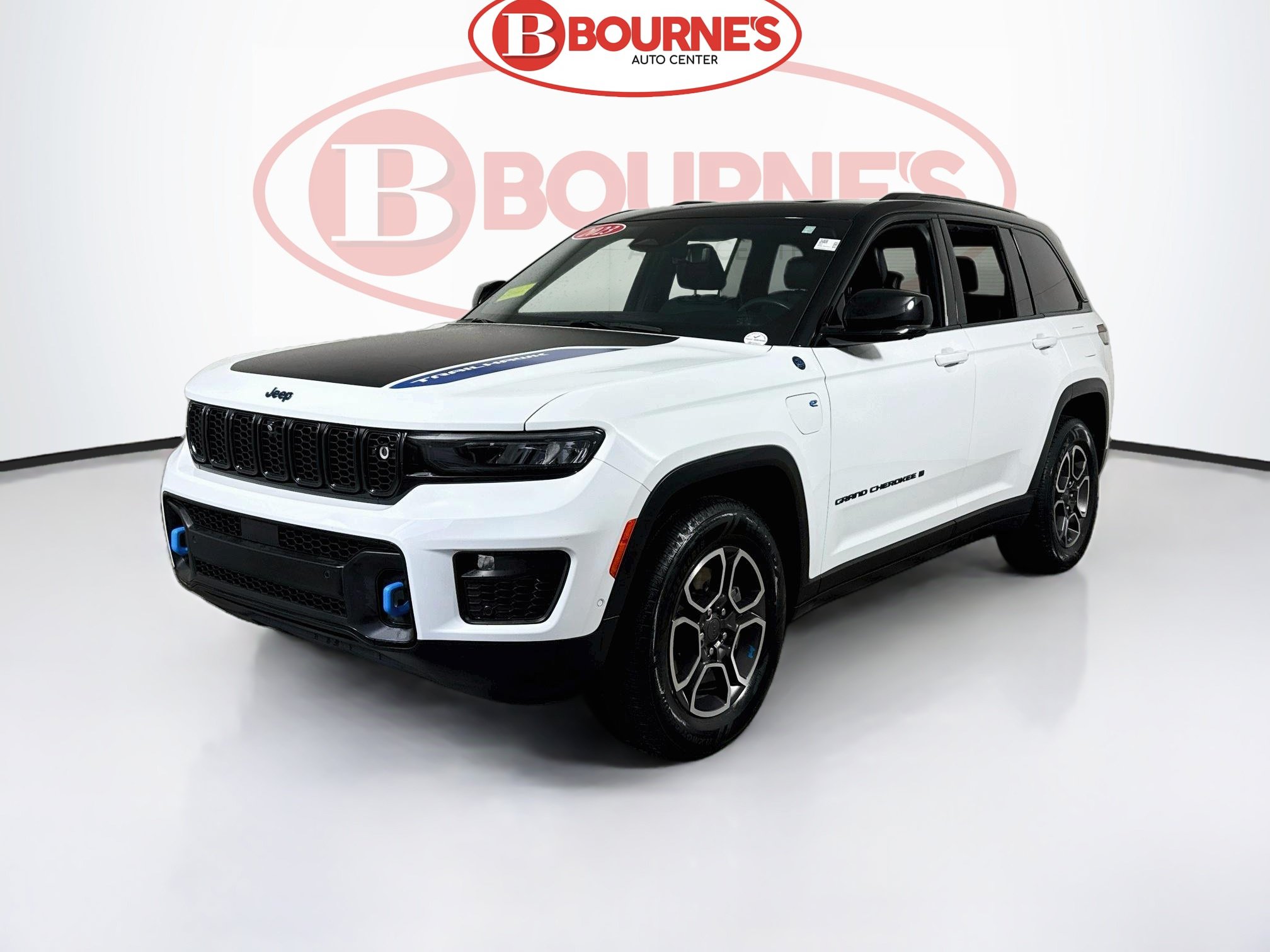 Used 2023 Jeep Grand Cherokee Trailhawk w/ Advanced Protech Group II AWD/4WD image 8