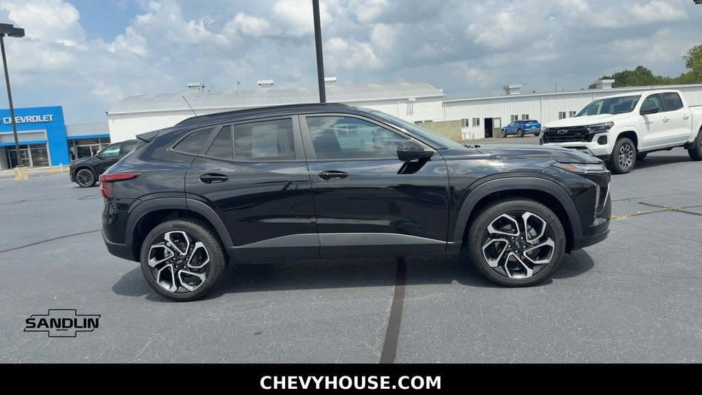 Used 2026 Chevrolet Trax RS w/ Driver Confidence Package FWD image 2