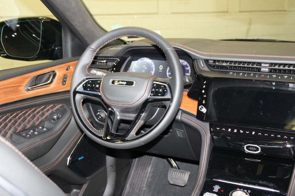 New 2026 Jeep Grand Cherokee Summit w/ MOPAR Finishing Package AWD/4WD image 13