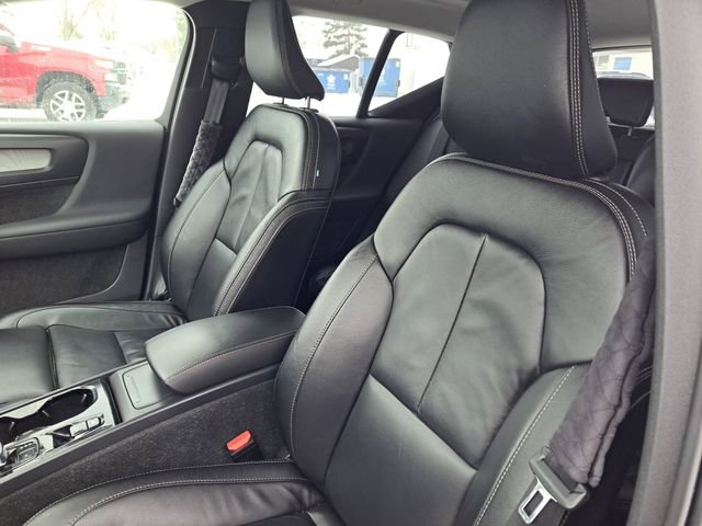Used 2023 Volvo XC40 B5 Ultimate w/ Protection Package Premier image 5