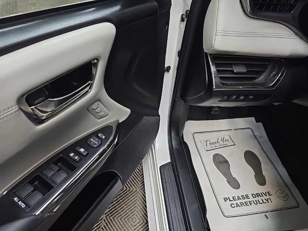 Used 2018 Toyota Avalon Touring w/ Carpet Mat Package FWD image 28