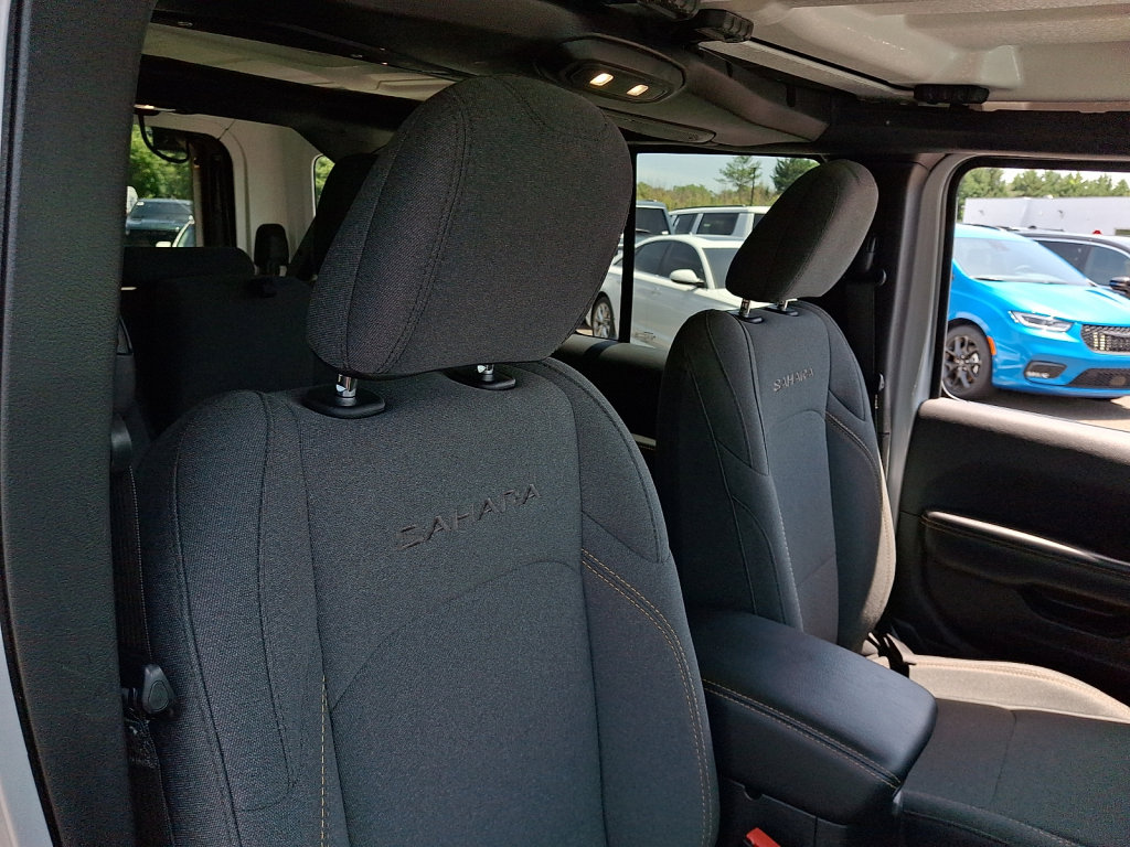 Used 2024 Jeep Wrangler Unlimited Sahara AWD/4WD image 13