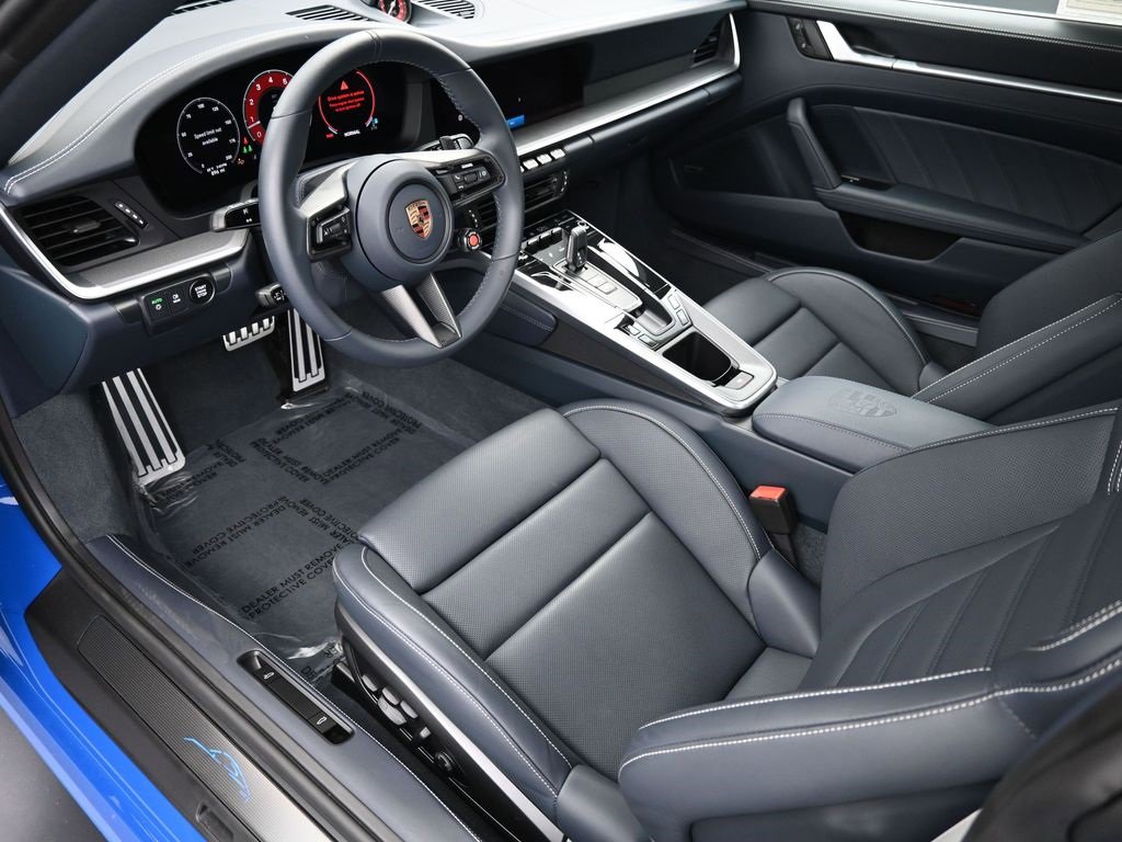 Used 2025 Porsche 911 Carrera image 4