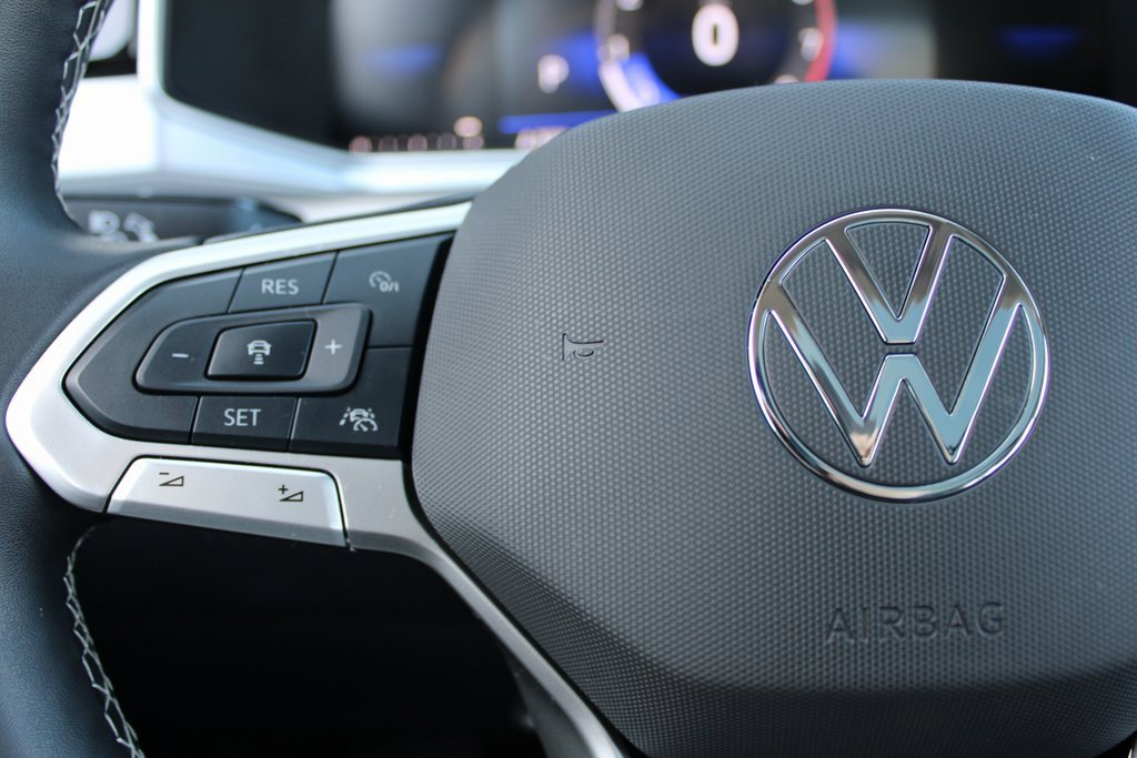 Certified 2025 Volkswagen Taos SE image 13