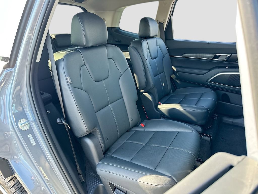 Used 2025 Kia Telluride EX w/ EX Captain's Chair Package image 30