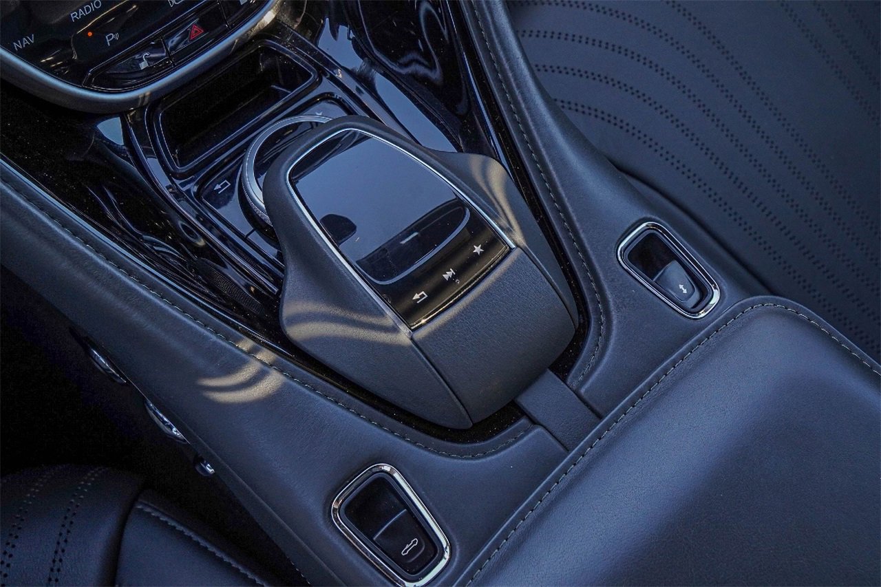Used 2020 Aston Martin DB11 Volante image 33