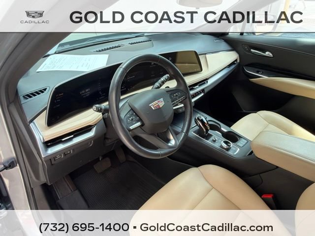 Certified 2024 Cadillac XT4 Luxury w/ Cold Weather Package FWD image 17