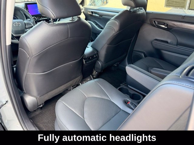 Used 2024 Toyota Highlander Platinum AWD/4WD image 9