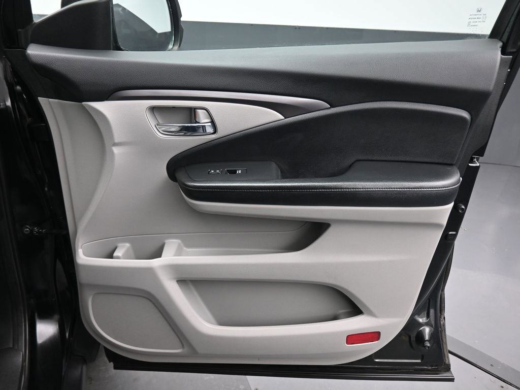 Used 2017 Honda Pilot LX image 46