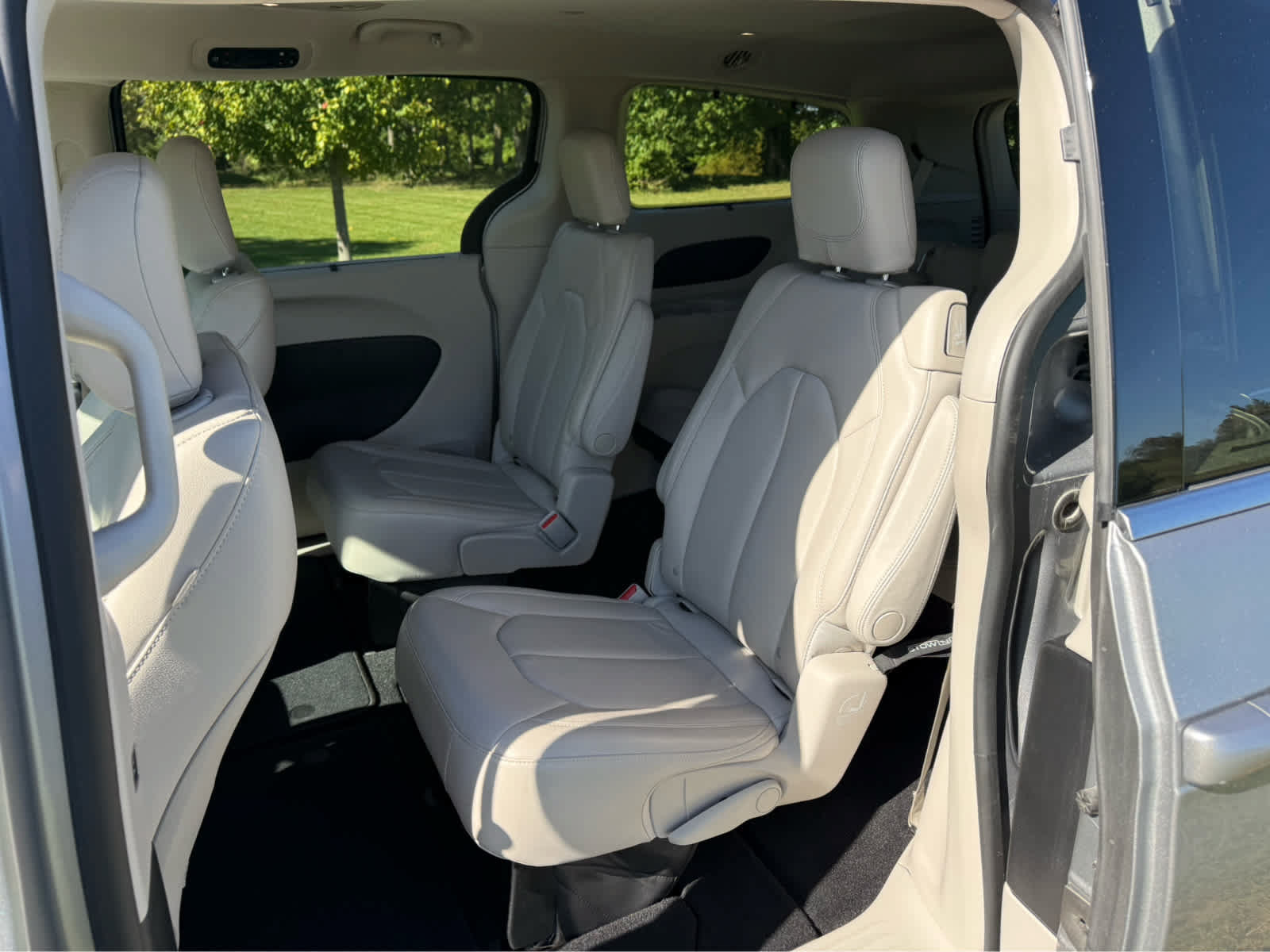 Used 2017 Chrysler Pacifica Touring-L FWD image 11