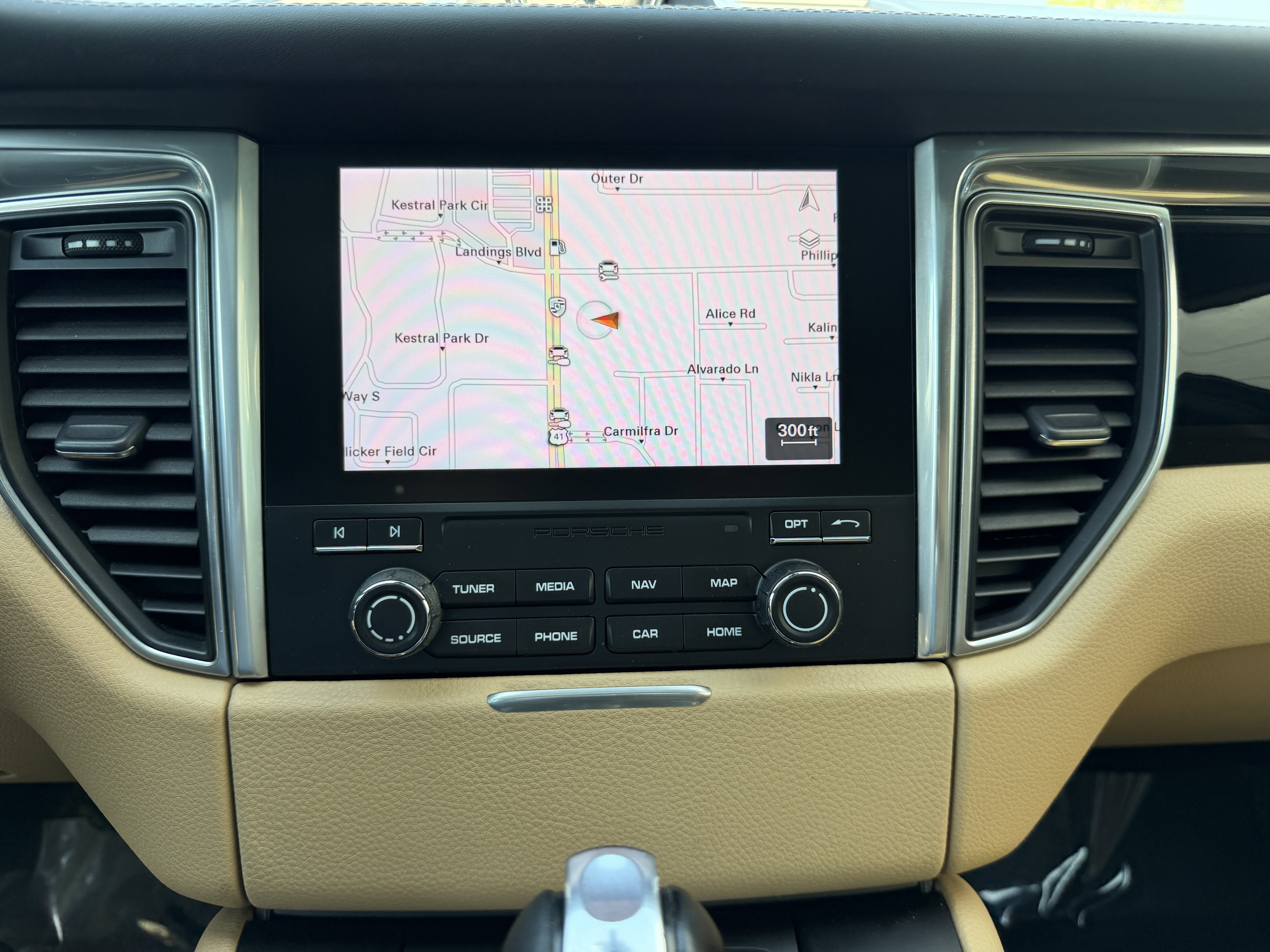 Certified 2017 Porsche Macan AWD/4WD image 26