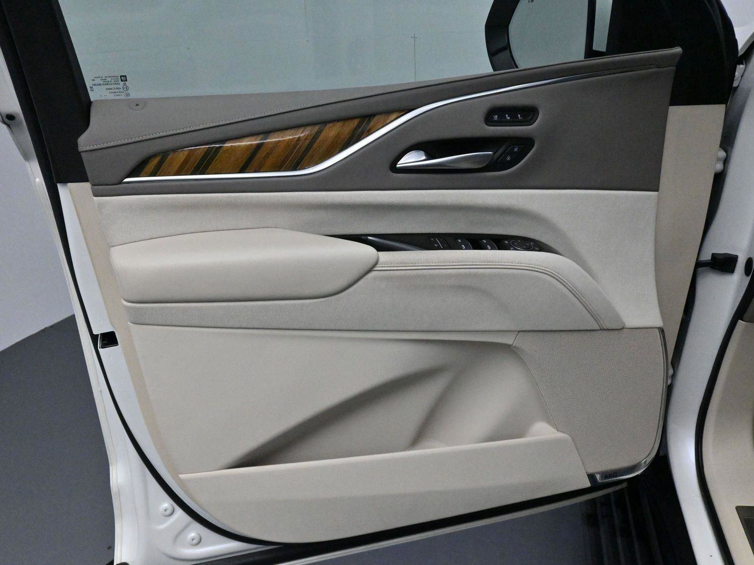 Certified 2022 Cadillac Escalade ESV Sport Platinum w/ Heavy-Duty Trailer Package image 13