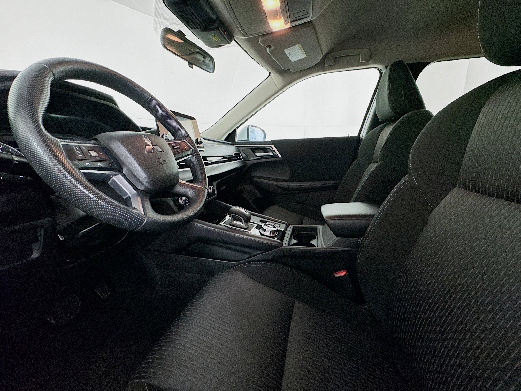 Used 2024 Mitsubishi Outlander ES image 21