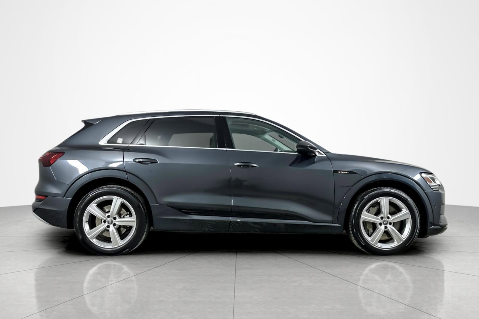 Used 2019 Audi e-tron Premium Plus image 6