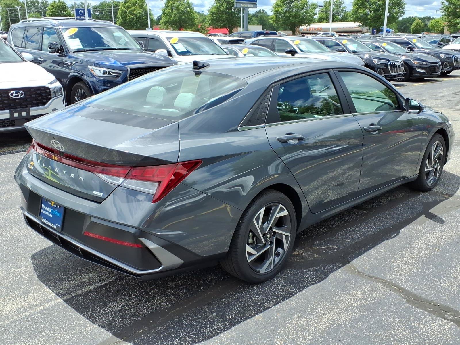 New 2025 Hyundai Elantra Limited FWD image 10