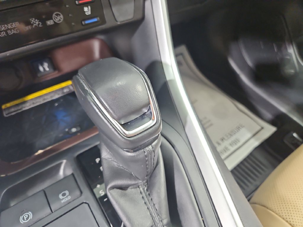 Used 2019 Toyota RAV4 Limited AWD/4WD image 23