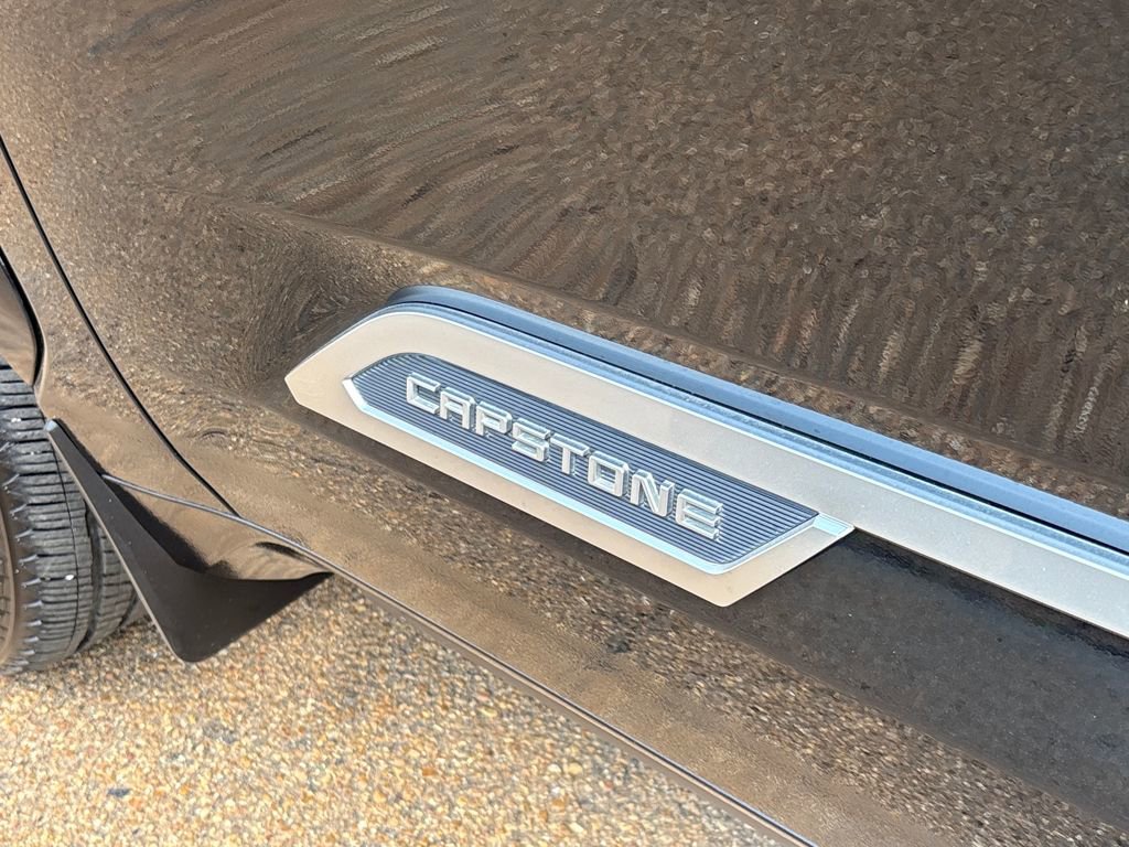 Used 2025 Toyota Sequoia Capstone AWD/4WD image 37