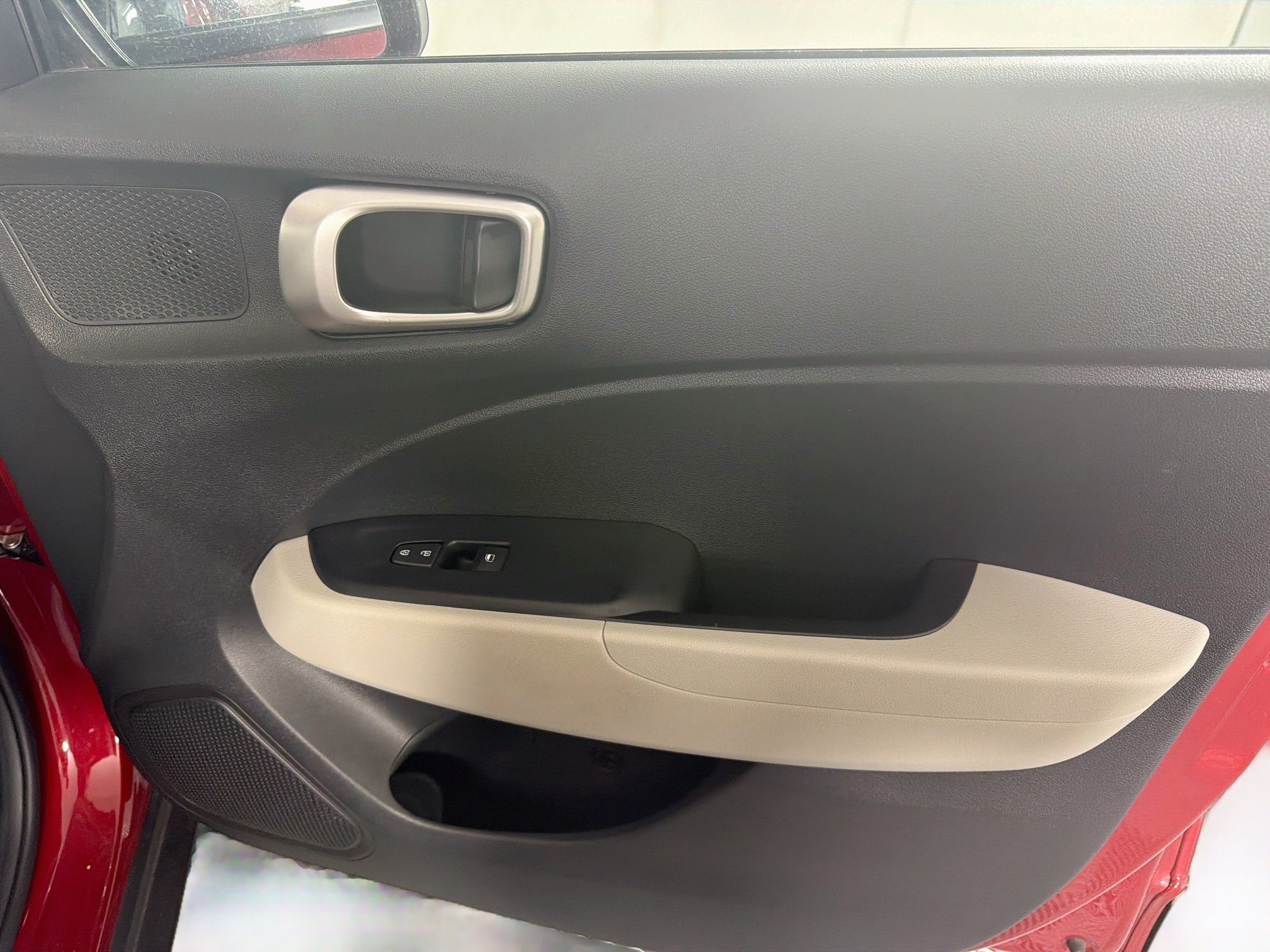 Used 2025 Hyundai Venue SEL FWD image 29