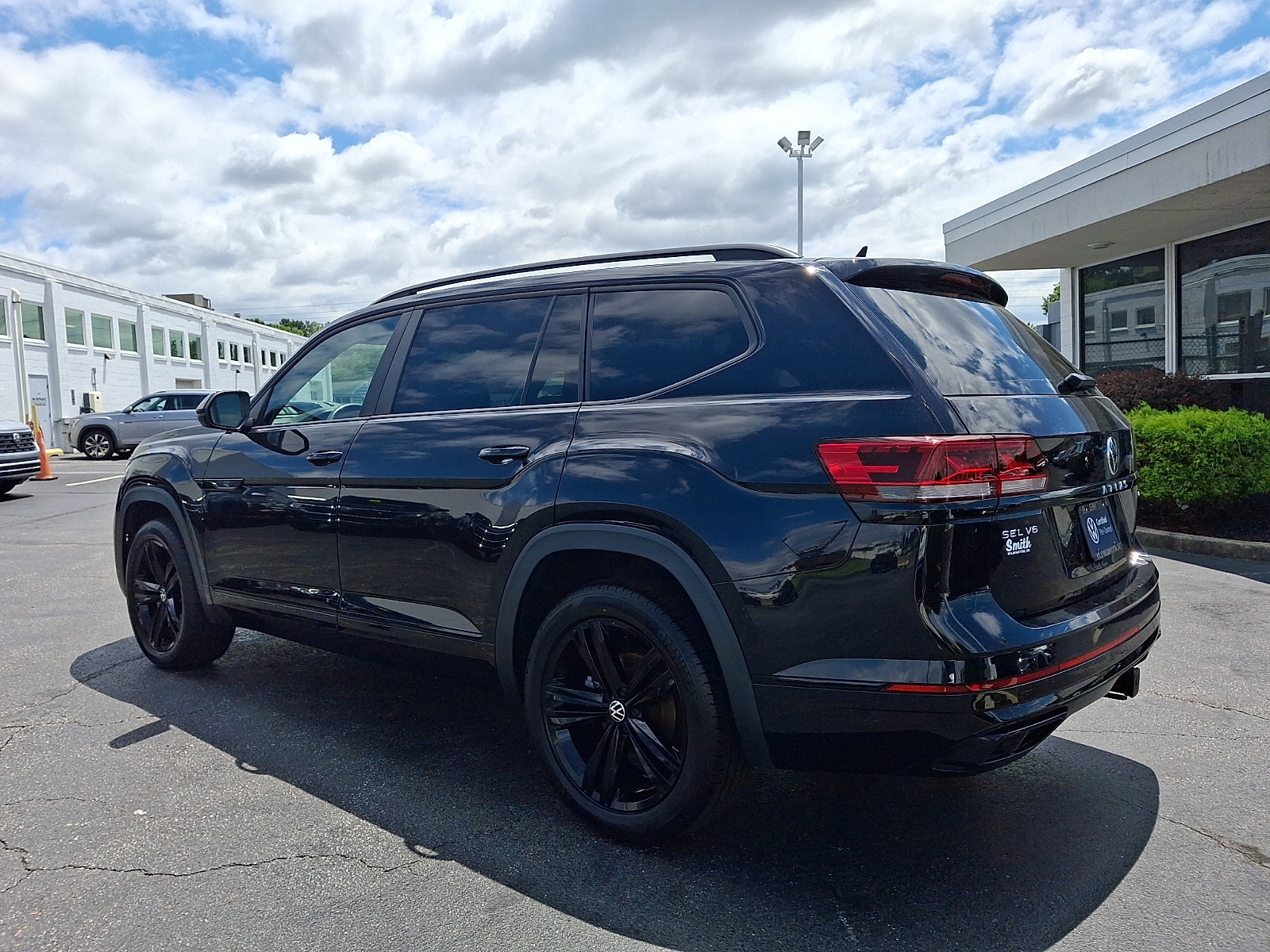 Certified 2023 Volkswagen Atlas SEL R-Line AWD/4WD image 4