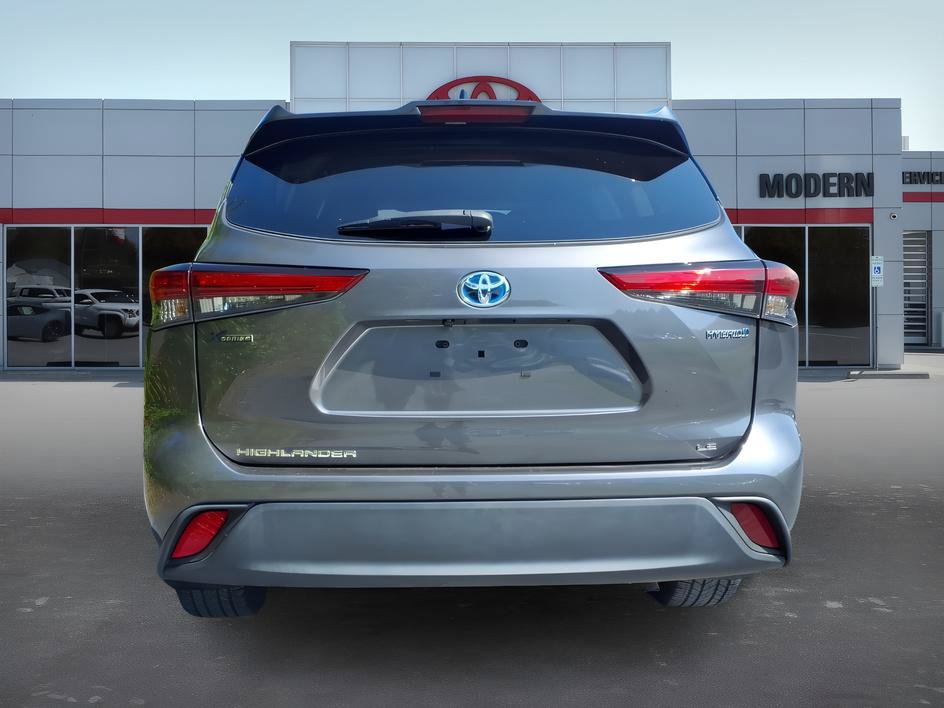 Used 2023 Toyota Highlander LE AWD/4WD image 4