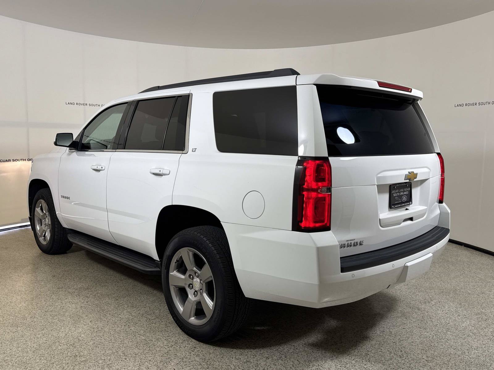 Used 2019 Chevrolet Tahoe LT w/ Luxury Package AWD/4WD image 3