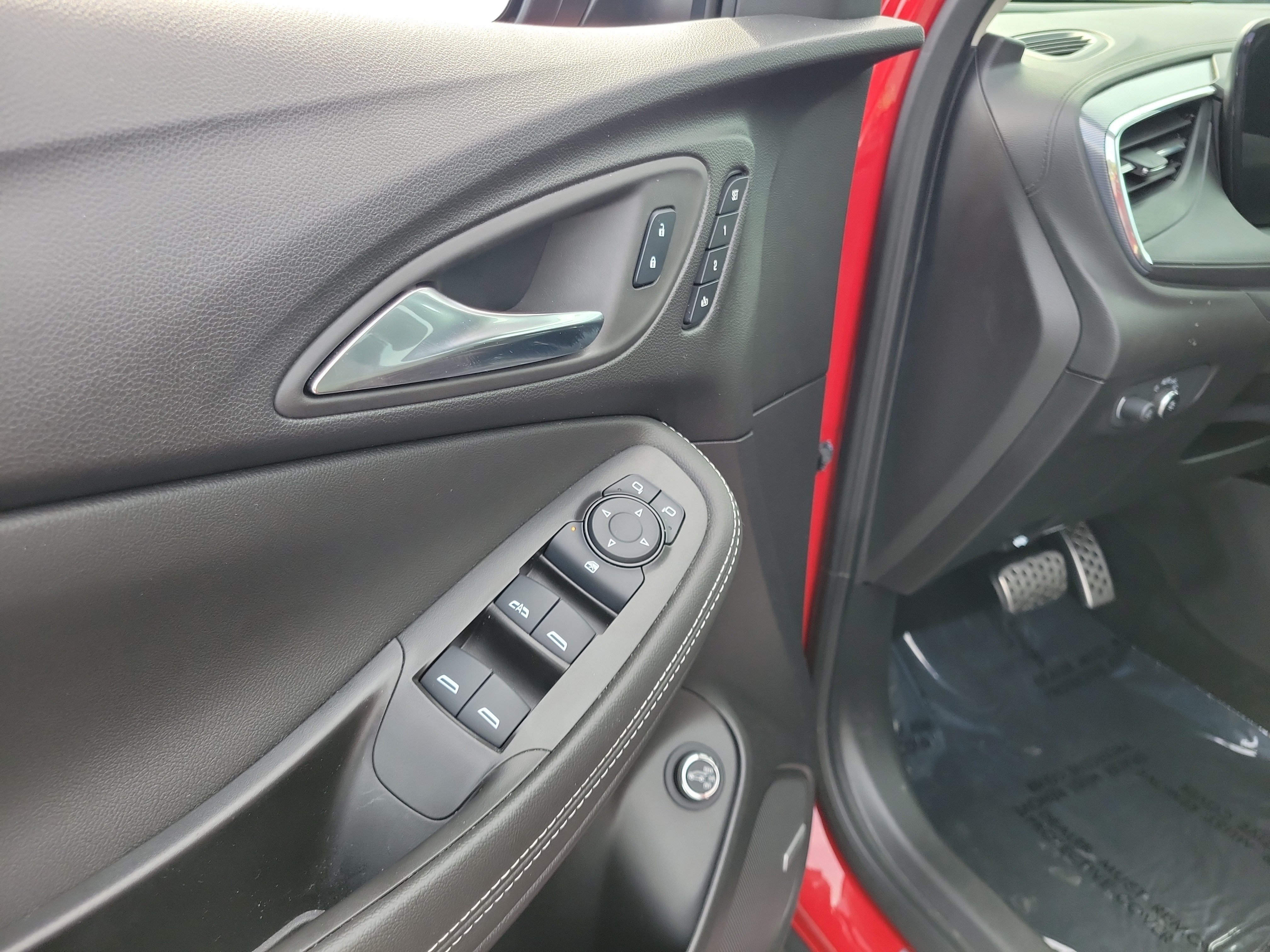 Used 2026 Buick Encore GX Avenir w/ Avenir Technology Package AWD/4WD image 18