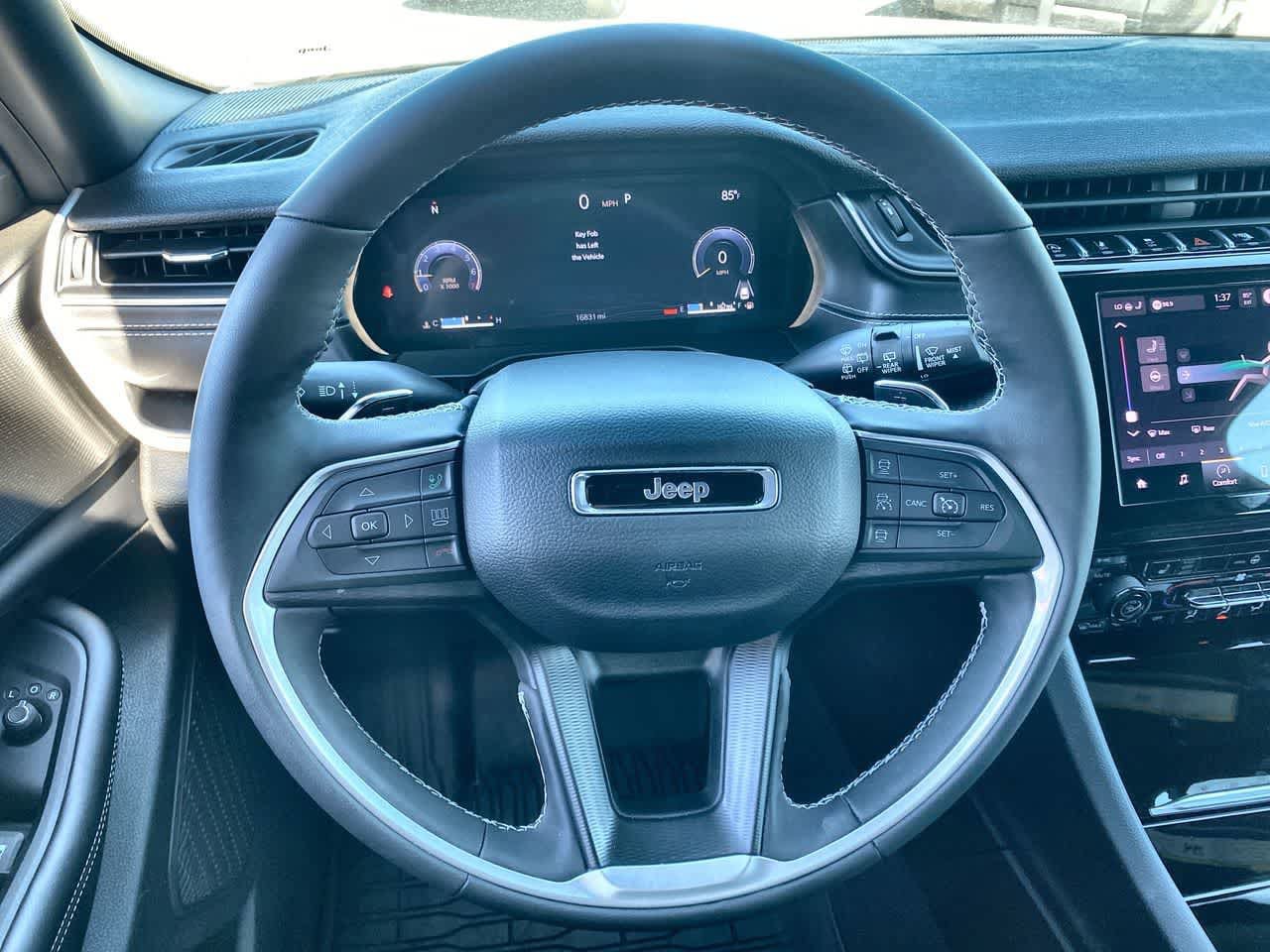 Used 2025 Jeep Grand Cherokee Laredo w/ Luxury Tech Group I AWD/4WD image 14