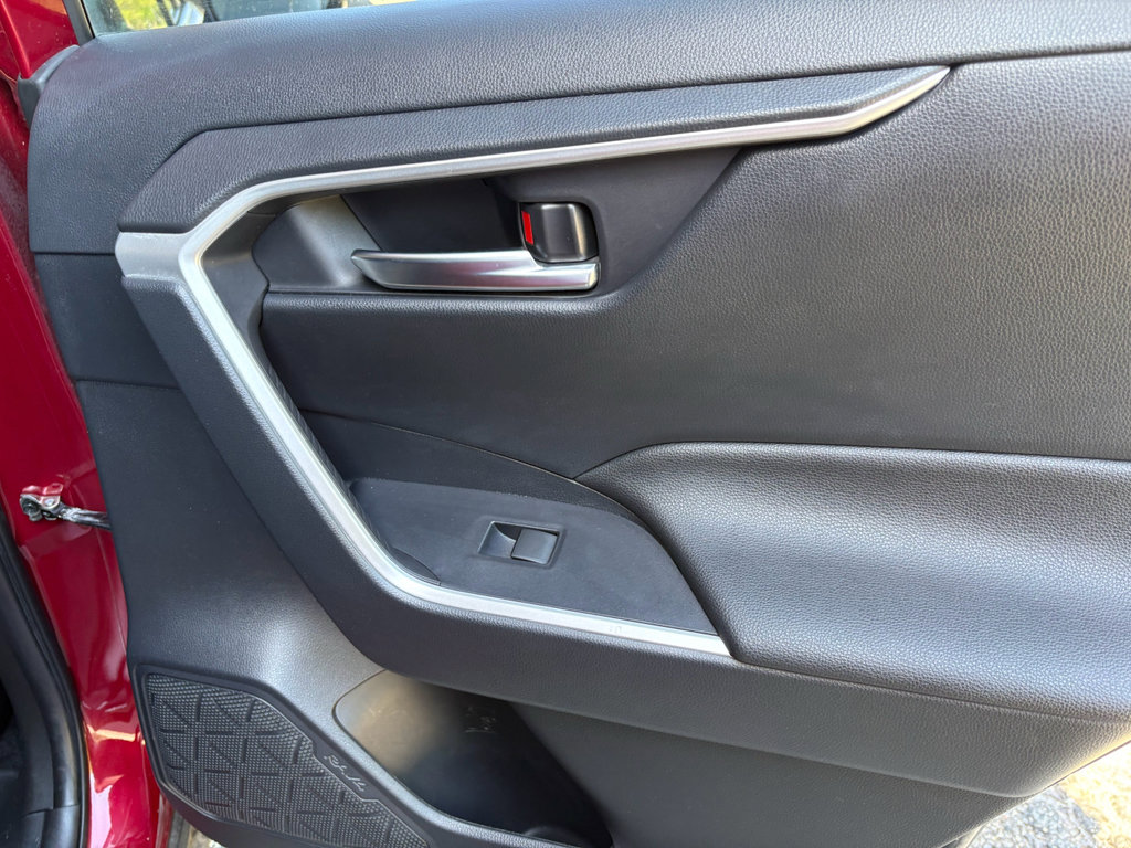 Used 2019 Toyota RAV4 XLE w/ Convenience Package image 23