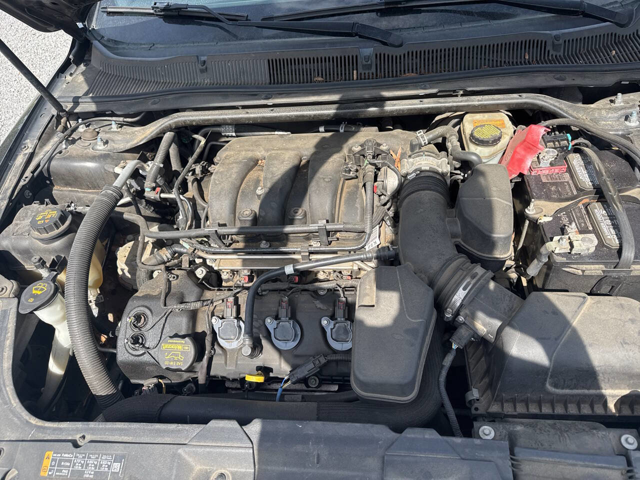 Used 2014 Ford Taurus Limited FWD image 17