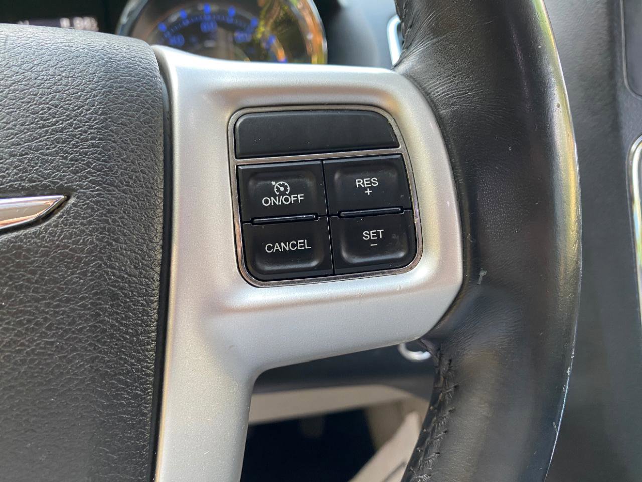 Used 2016 Chrysler Town & Country Touring FWD image 62