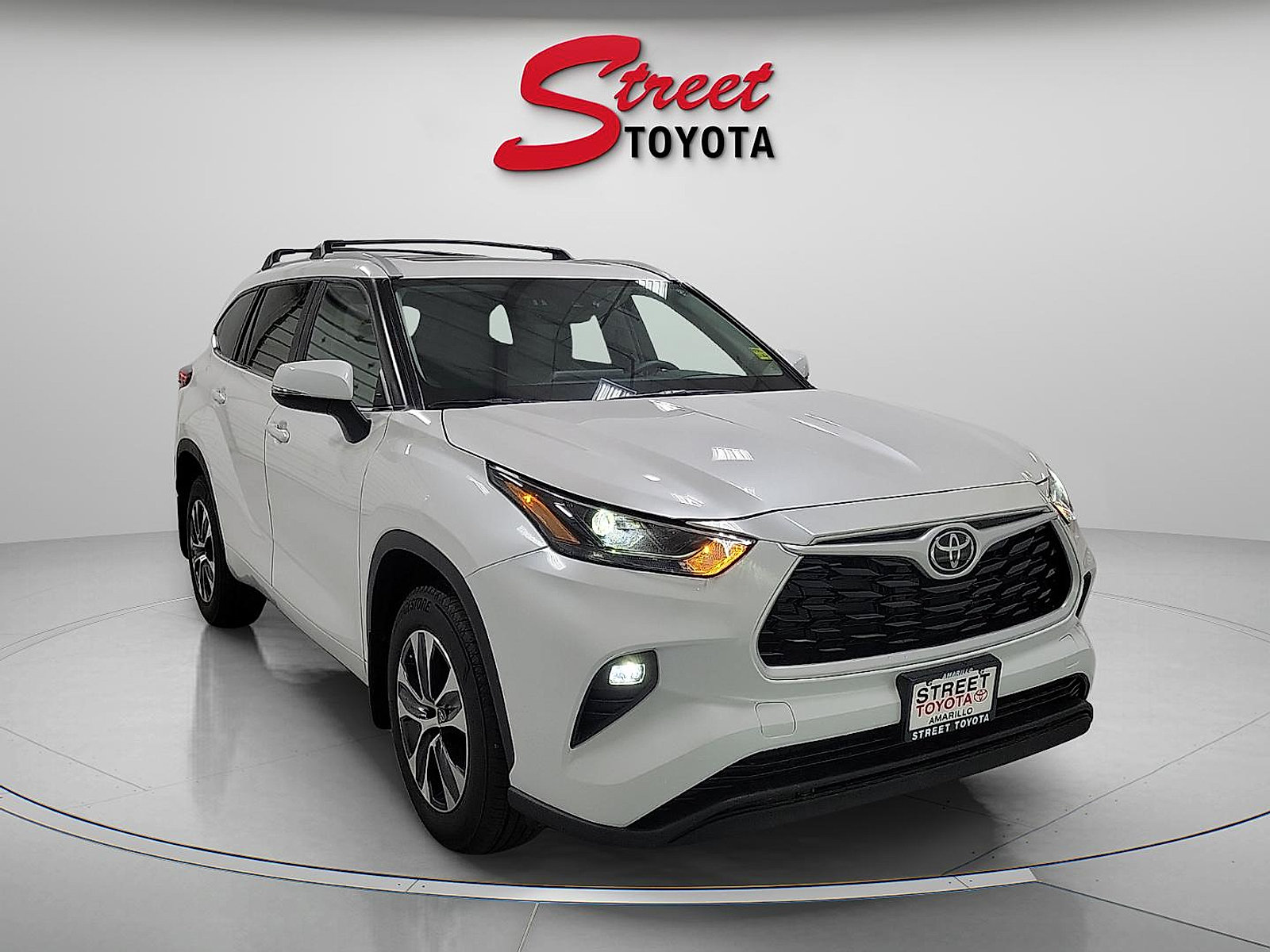 Certified 2024 Toyota Highlander XLE AWD/4WD image 5