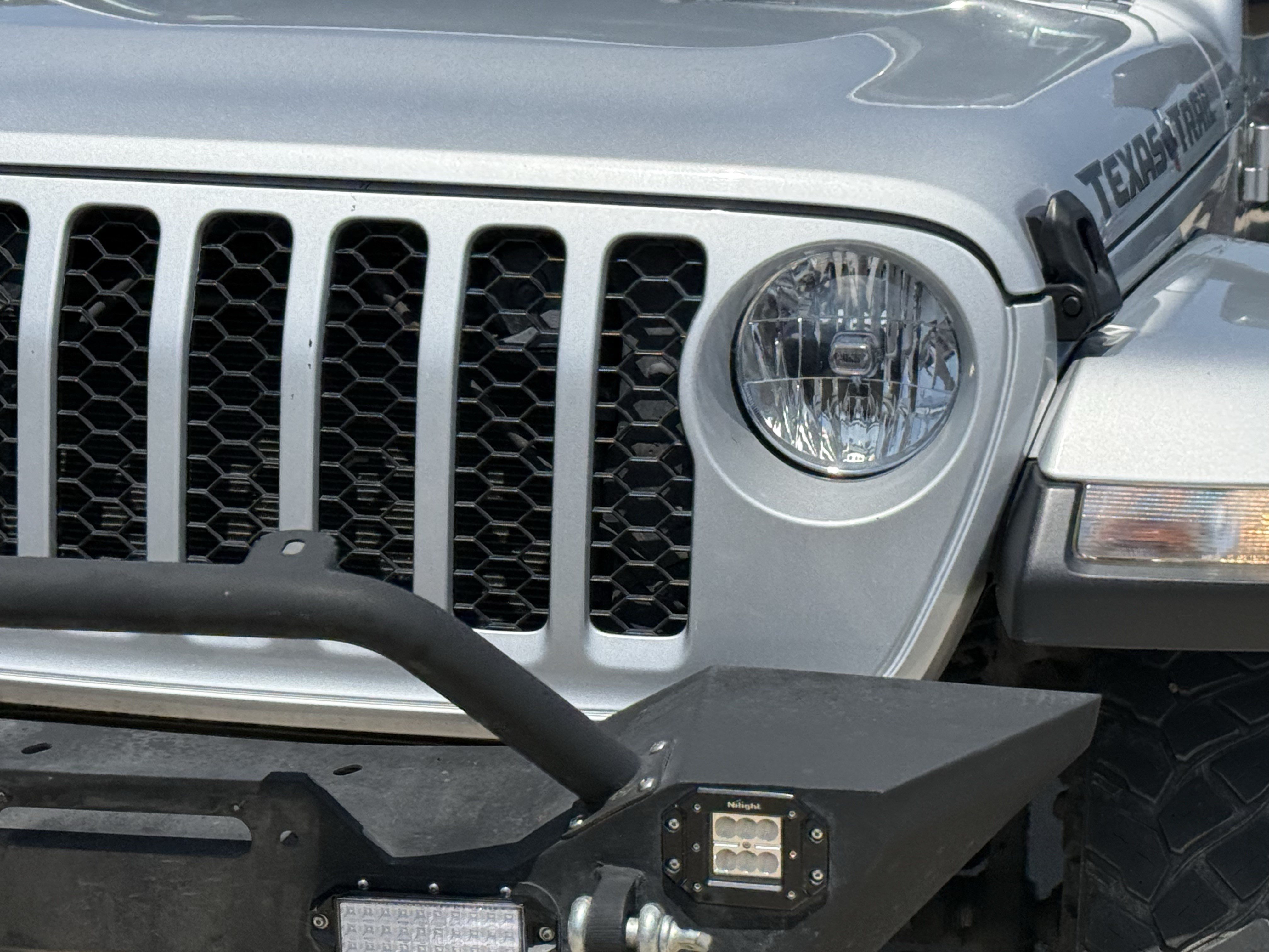 Used 2023 Jeep Gladiator Sport AWD/4WD image 12