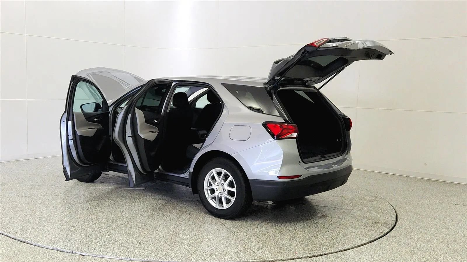 Used 2023 Chevrolet Equinox LS w/ LS Convenience Package FWD image 11