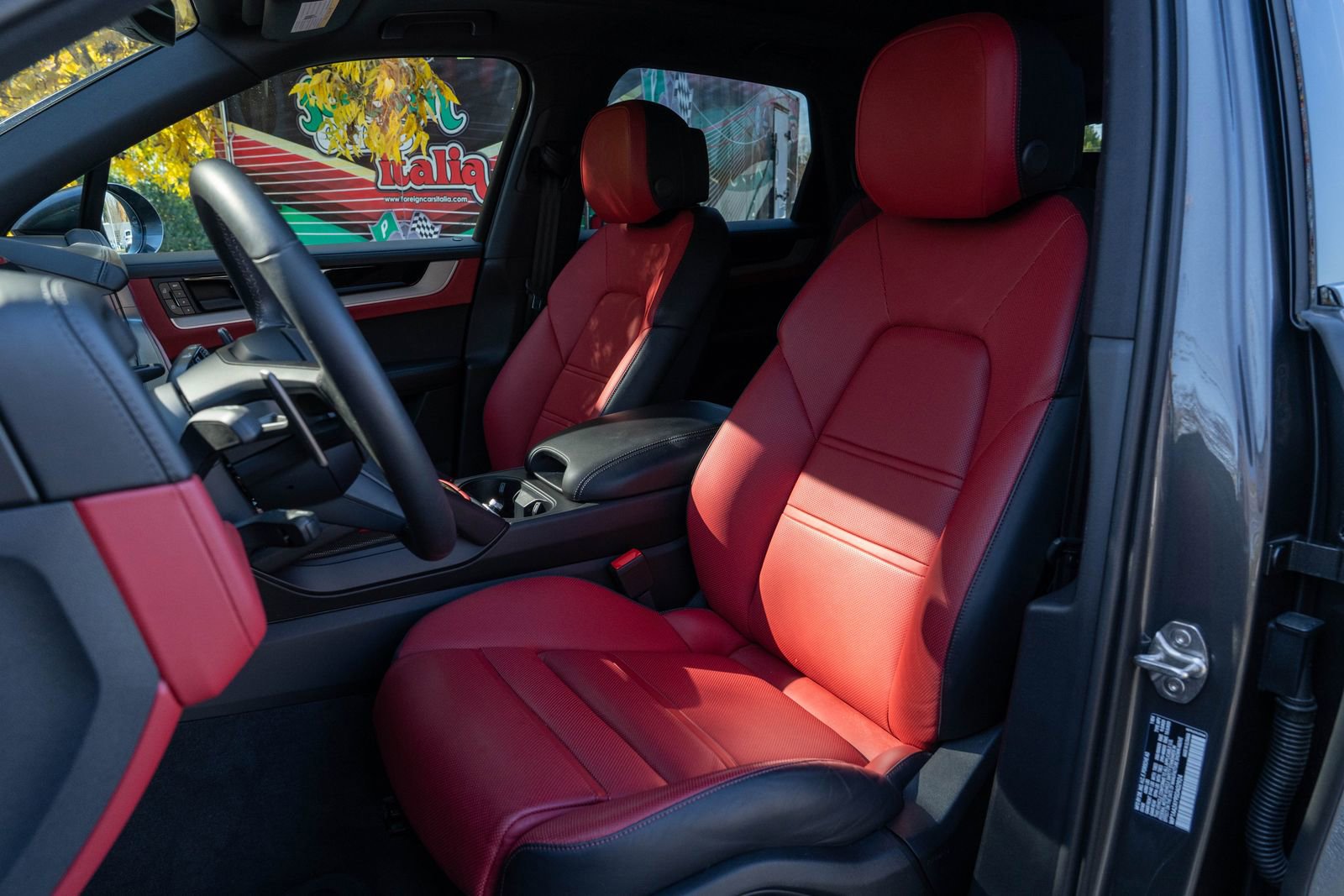 Certified 2025 Porsche Cayenne image 5