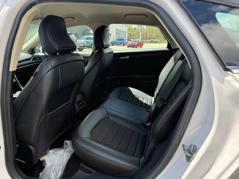 Used 2018 Ford Fusion SE w/ Equipment Group 201A image 11