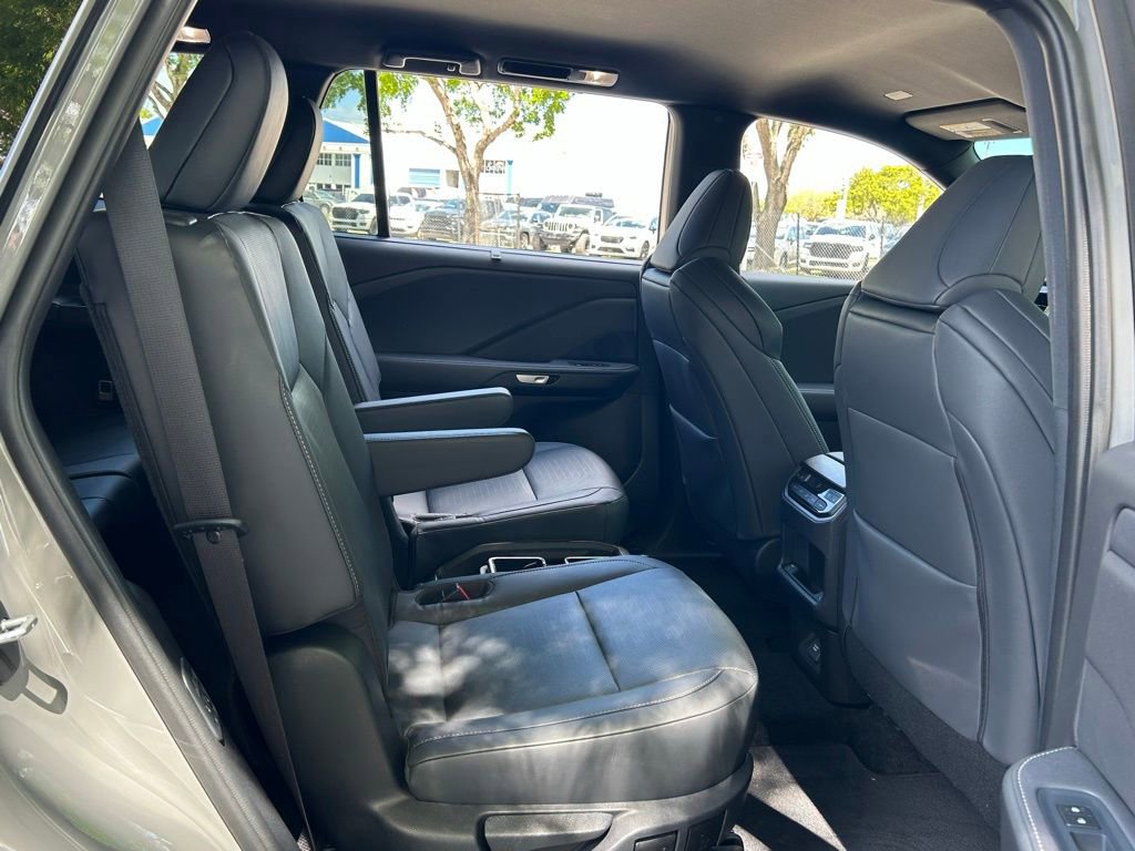 Used 2025 Lexus TX 500h AWD w/ Technology Package image 39